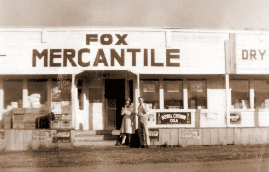 1948-06 Mildred and George in front of Fox Mercantile in Greentree
